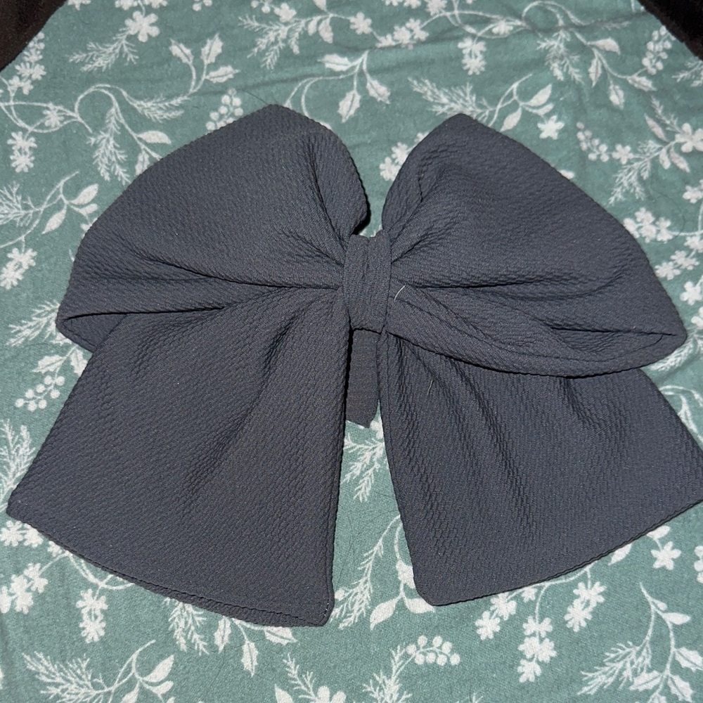 Chunky Gray Bow